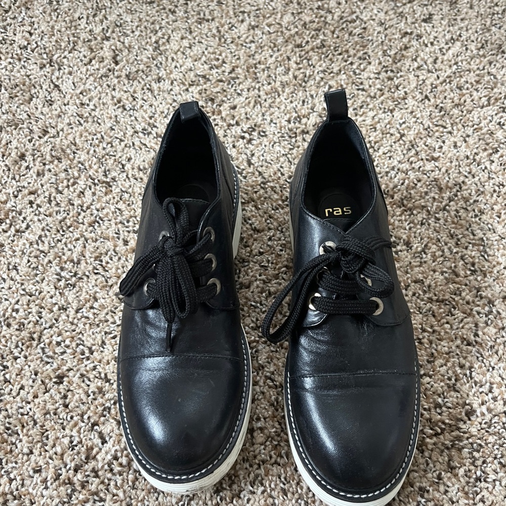 Ras Leather Flatform (size 37)